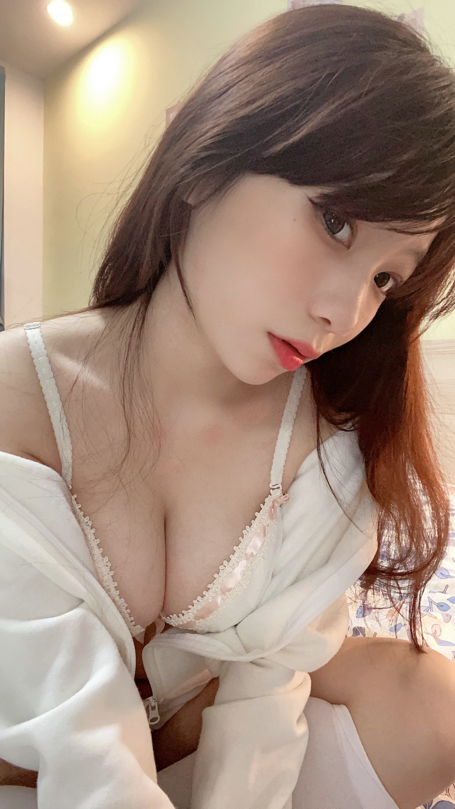 usejan - 白色连帽衫 [50P1V-176MB]