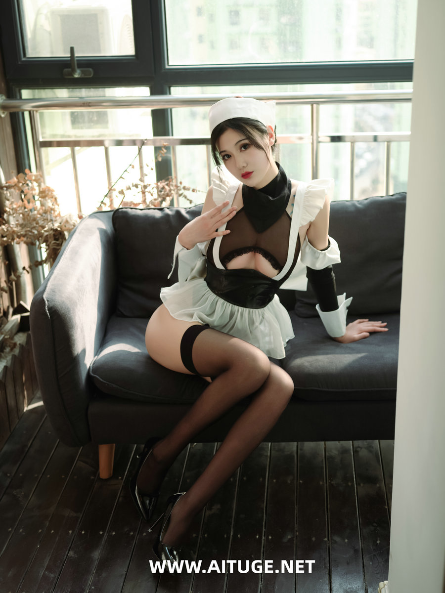 一米八的大梨子 - 吊带袜女仆 [13P-41MB]