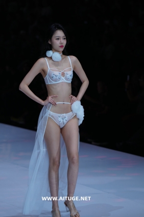 精选街拍视频 No.9172 内衣展24 [135P-1.76GB]